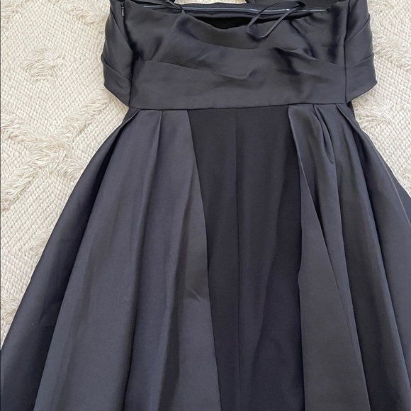 Betsy & Adam Dina Scuba Crepe Halter Neck Gown - Picture 9 of 10